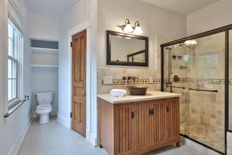 Bath - 1109 Fuller St, Cincinnati, OH 45202 photo 1 of 5