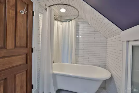 Bath - 1109 Fuller St, Cincinnati, OH 45202 photo 5 of 5