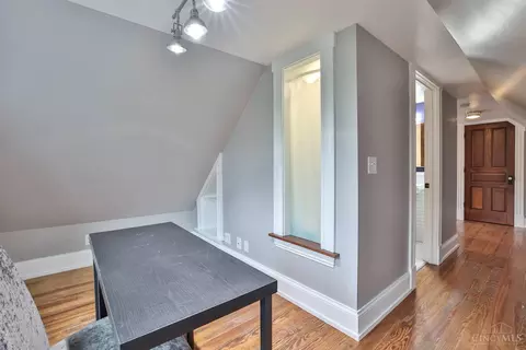 Entry Way - 1109 Fuller St, Cincinnati, OH 45202 photo 4 of 6