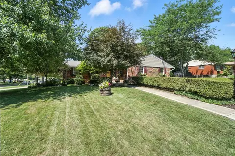 2682 Grosvenor Dr, Cincinnati, OH 45231
