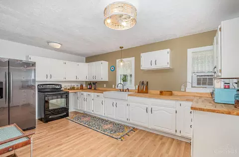 Kitchen - 13970 Sinking Spring Rd, Peebles, OH 45660 photo 1 of 5