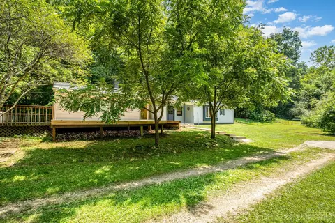 Exterior - 13970 Sinking Spring Rd, Peebles, OH 45660 photo 2 of 12