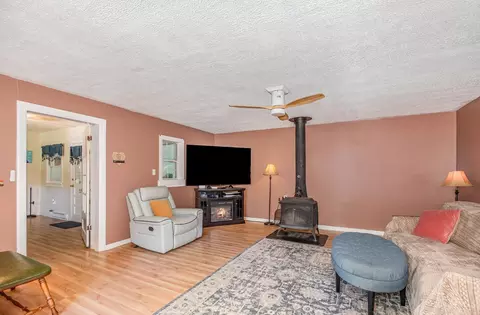 Living - 13970 Sinking Spring Rd, Peebles, OH 45660 photo 4 of 4