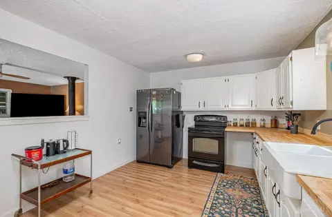 Kitchen - 13970 Sinking Spring Rd, Peebles, OH 45660 photo 2 of 5
