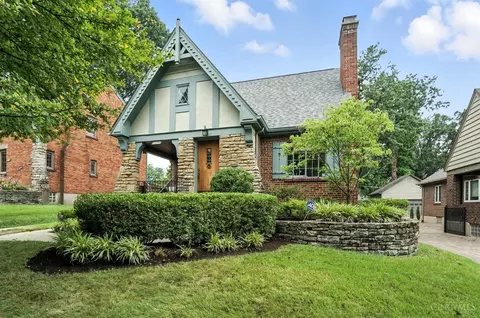 3811 Drakewood Dr, Cincinnati, OH 45208