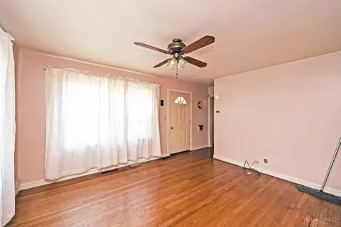 Living - 3513 Fyffe Ave, Cincinnati, OH 45211 photo 2 of 6