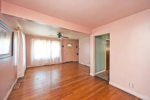 Living - 3513 Fyffe Ave, Cincinnati, OH 45211 photo 5 of 6