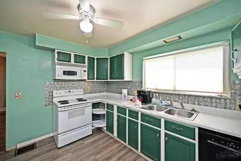 Kitchen - 3513 Fyffe Ave, Cincinnati, OH 45211 photo 3 of 5