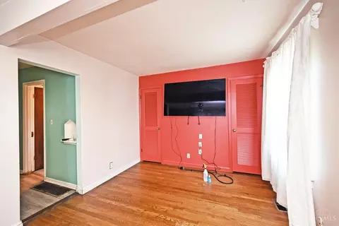 Living - 3513 Fyffe Ave, Cincinnati, OH 45211 photo 4 of 6