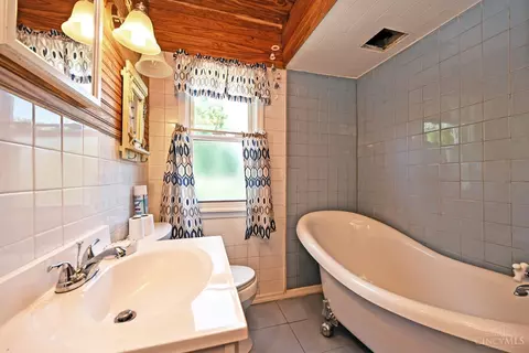 Bath - 3513 Fyffe Ave, Cincinnati, OH 45211 photo 1 of 5