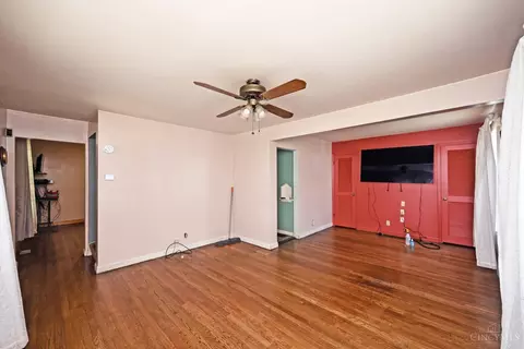 Living - 3513 Fyffe Ave, Cincinnati, OH 45211 photo 3 of 6