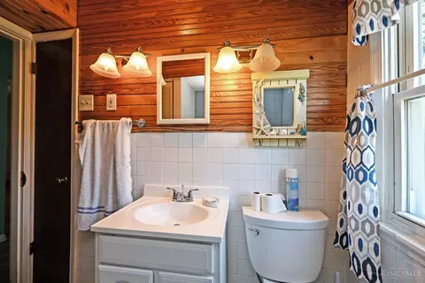Bath - 3513 Fyffe Ave, Cincinnati, OH 45211 photo 2 of 5