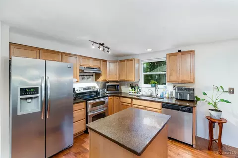 Kitchen - 8770 Simpson Ct, Mason, OH 45040 photo 2 of 3
