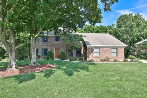 8227 Bent Tree Dr, West Chester, OH 45069