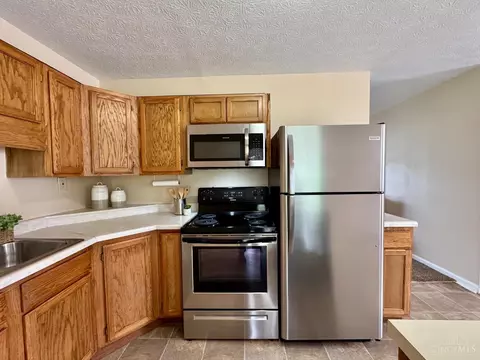 Kitchen - 1465 Broadview Ct, Mason, OH 45040 photo 5 of 8