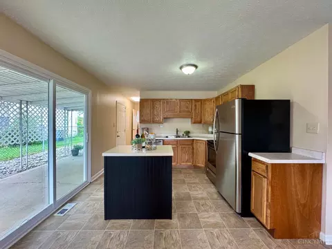 Kitchen - 1465 Broadview Ct, Mason, OH 45040 photo 8 of 8