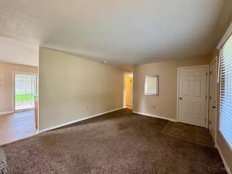 Living - 1465 Broadview Ct, Mason, OH 45040 photo 2 of 2