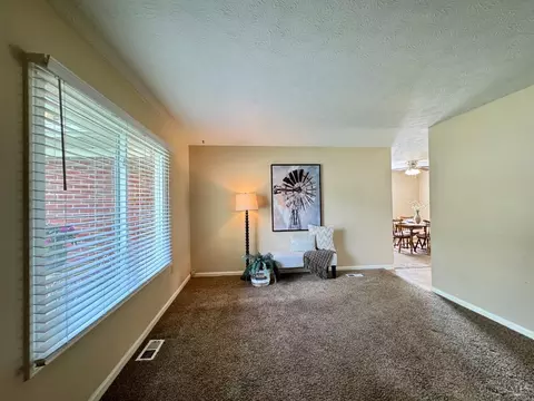 Living - 1465 Broadview Ct, Mason, OH 45040 photo 1 of 2