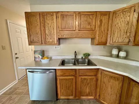 Kitchen - 1465 Broadview Ct, Mason, OH 45040 photo 6 of 8