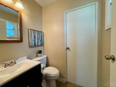 Bath - 1465 Broadview Ct, Mason, OH 45040 photo 2 of 2
