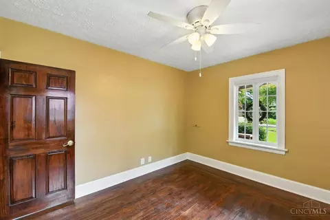 Bedroom - 3369 Meyer Pl, Cincinnati, OH 45211 photo 6 of 11