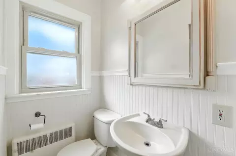 Bath - 3369 Meyer Pl, Cincinnati, OH 45211 photo 3 of 3