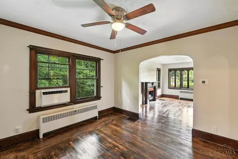Living - 3369 Meyer Pl, Cincinnati, OH 45211 photo 2 of 7