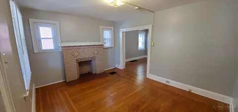 Living - 1026 Schiff Ave, Cincinnati, OH 45205 photo 2 of 5