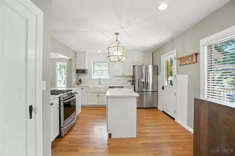 Kitchen - 4101 Sherel Ln, Cincinnati, OH 45209 photo 3 of 7