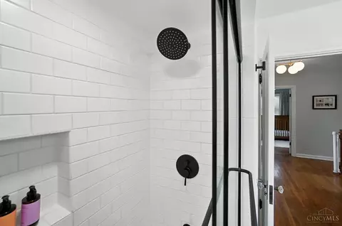 Bath - 4101 Sherel Ln, Cincinnati, OH 45209 photo 6 of 7