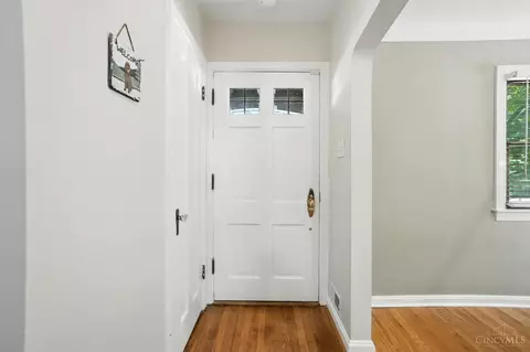 Entry Way - 4101 Sherel Ln, Cincinnati, OH 45209 photo 2 of 11