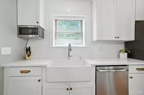 Kitchen - 4101 Sherel Ln, Cincinnati, OH 45209 photo 7 of 7
