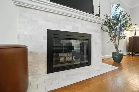 Living - 4101 Sherel Ln, Cincinnati, OH 45209 photo 3 of 4