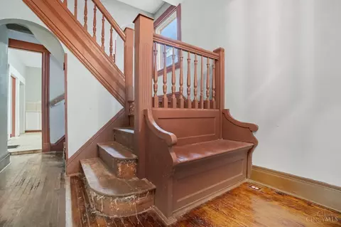 Entry Way - 3121 Harvard Ave, Cincinnati, OH 45207 photo 2 of 4