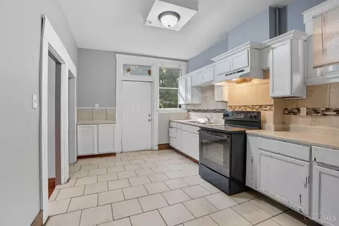 Kitchen - 3121 Harvard Ave, Cincinnati, OH 45207 photo 1 of 2