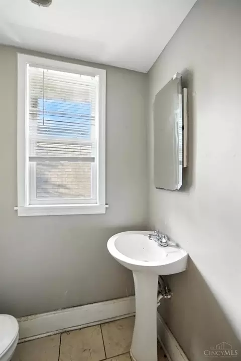 Bath - 3121 Harvard Ave, Cincinnati, OH 45207 photo 2 of 2
