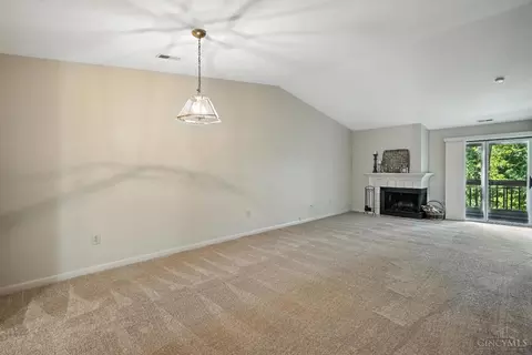 Living - 1285 Ebenezer Rd, Cincinnati, OH 45233 photo 2 of 4