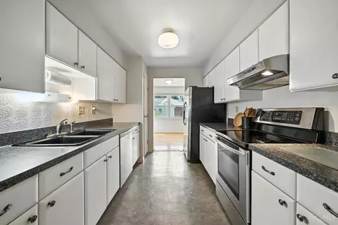 Kitchen - 1285 Ebenezer Rd, Cincinnati, OH 45233 photo 2 of 5