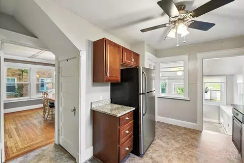 Entry Way - 3137 Gloss Ave, Cincinnati, OH 45213 photo 2 of 3