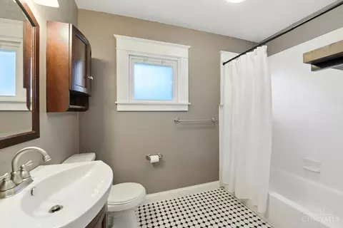 Bath - 3137 Gloss Ave, Cincinnati, OH 45213 photo 1 of 2