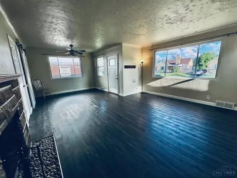 Living - 116 Eggerding Dr, Lockland, OH 45215 photo 3 of 4