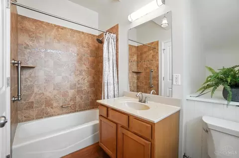 Bath - 2728 Hackberry St, Cincinnati, OH 45206 photo 8 of 8