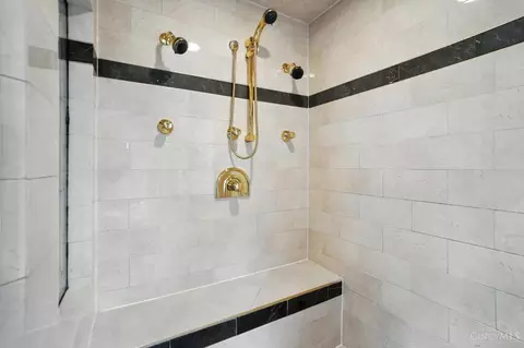 Bath - 2728 Hackberry St, Cincinnati, OH 45206 photo 6 of 8