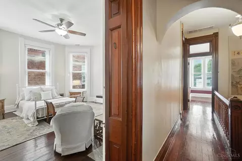 Entry Way - 2728 Hackberry St, Cincinnati, OH 45206 photo 4 of 7