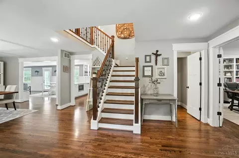 Entry Way - 10007 Windzag Ln, Montgomery, OH 45242 photo 3 of 5
