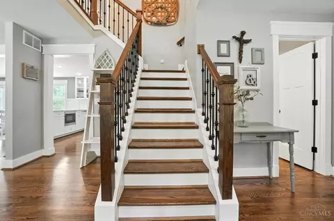 Entry Way - 10007 Windzag Ln, Montgomery, OH 45242 photo 4 of 5