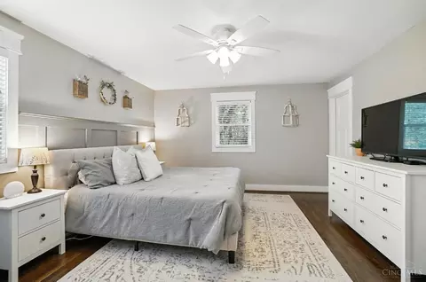 Bedroom - 10007 Windzag Ln, Montgomery, OH 45242 photo 2 of 10