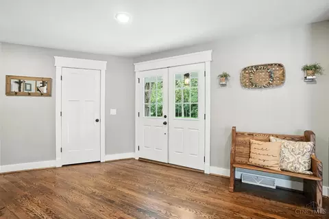 Entry Way - 10007 Windzag Ln, Montgomery, OH 45242 photo 1 of 5