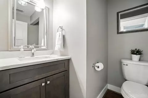 Bath - 10007 Windzag Ln, Montgomery, OH 45242 photo 1 of 10