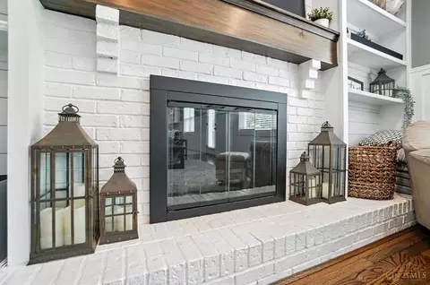 Living - 10007 Windzag Ln, Montgomery, OH 45242 photo 4 of 4